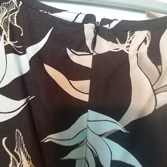 Sleeveless dress - Picture 4 of 5